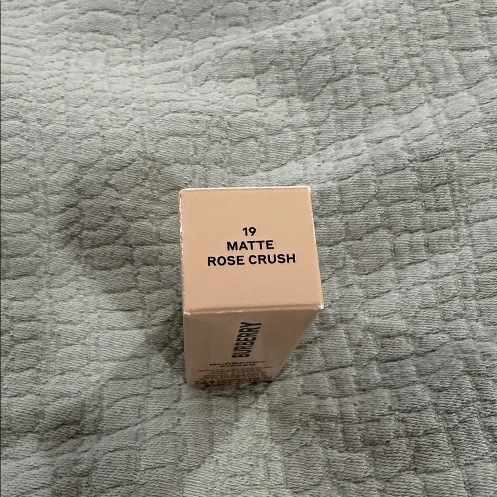 Burberry Kisses Matte Rose Crush (19) - Sold Out in stores - Picture 5 of 5